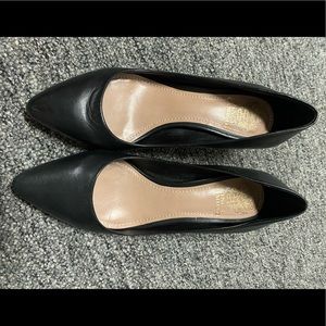 Vince Camuto Kitten heel - black pump